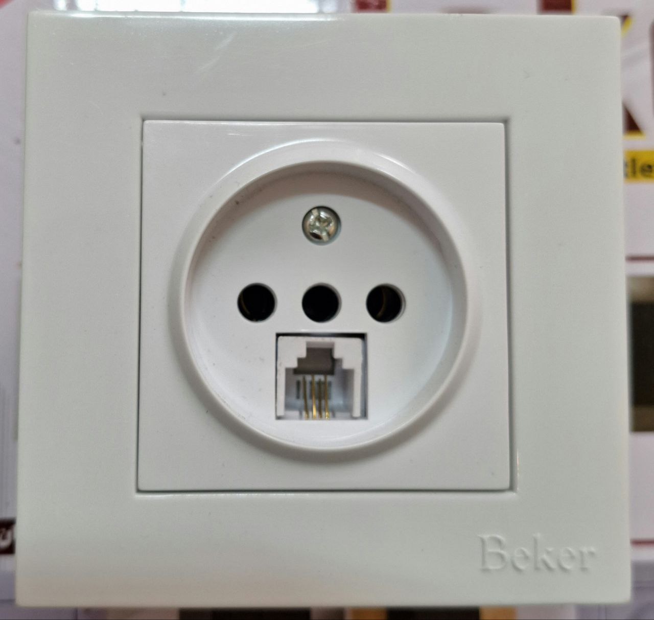 پریز تلفن بکر سفید